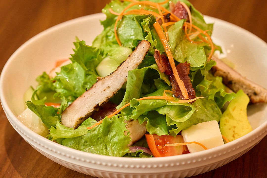 Fresh Ghanaian chicken salad with vegetables at Savoury Taste restaurant